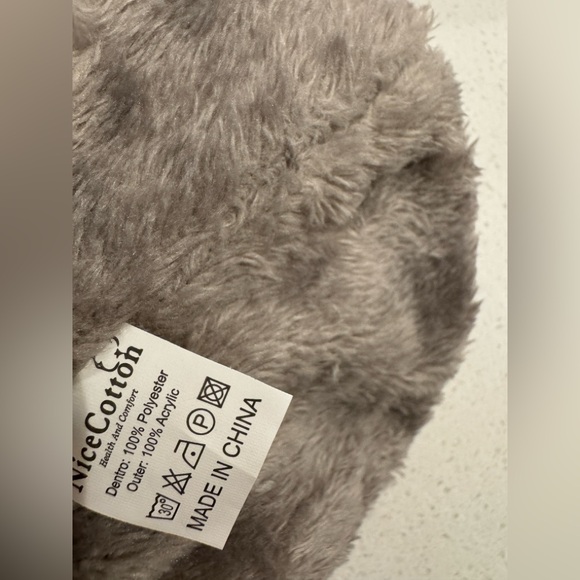 Winter beanie lined for extra layer of warmth - Picture 4 of 4